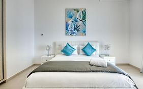 Modern Beachfront 2Br In Jbr By Deluxe Holiday Homes